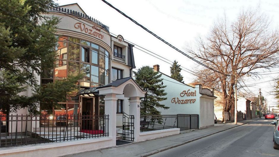 Vozarev Exterior