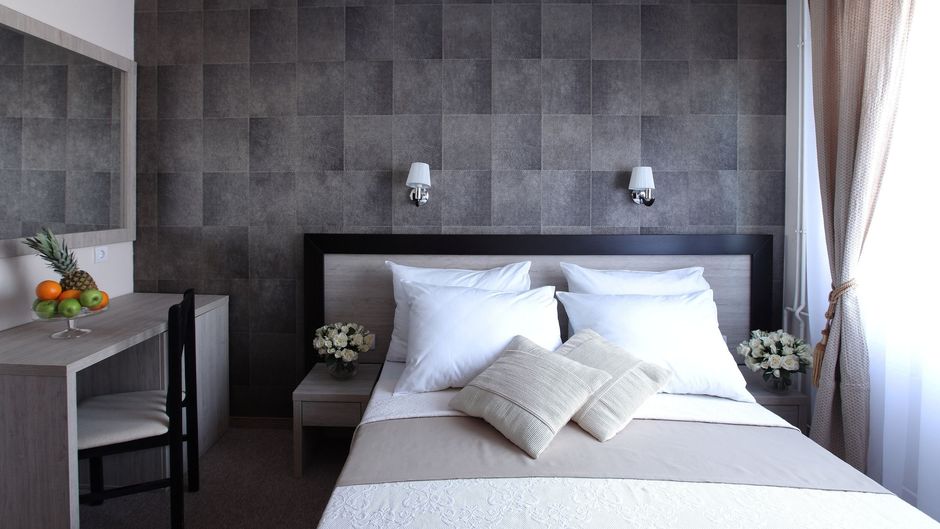 Vozarev Room