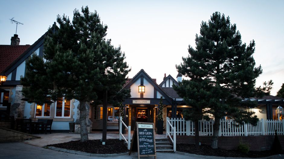 Red Lion Inn Todwick Exterior