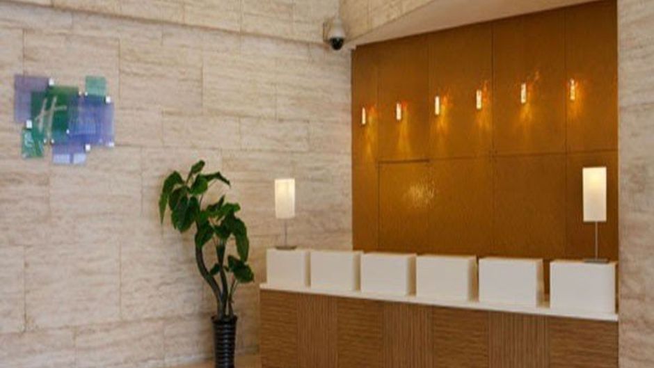 Holiday Inn Express South Lobby