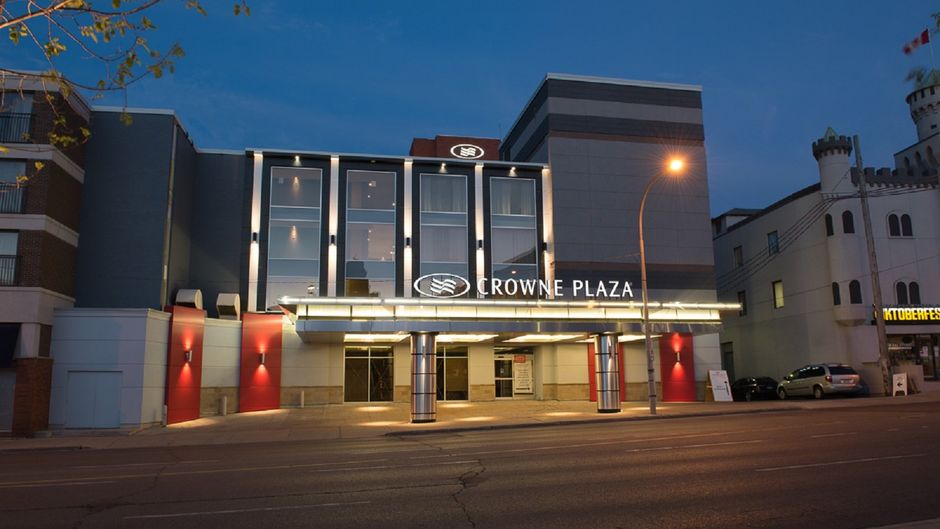 Crowne Plaza Waterloo Exterior