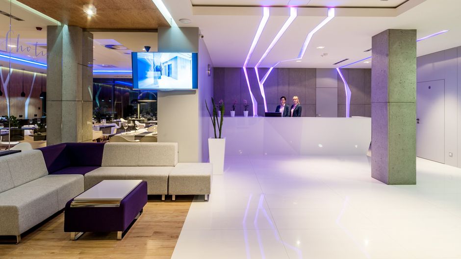 Hotel Invite Lobby