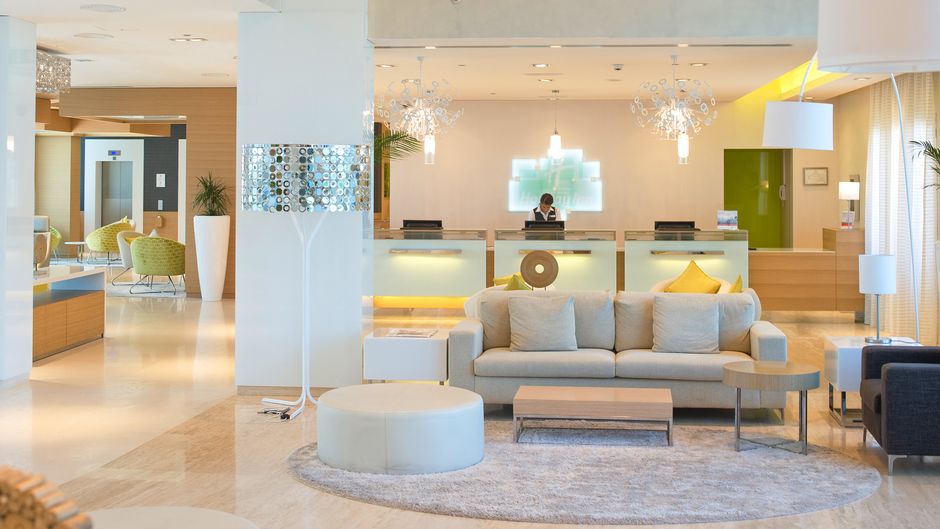 Holiday Inn Muscat Al Seeb Lobby