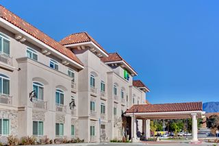 Holiday Inn Express Hotel & Suites