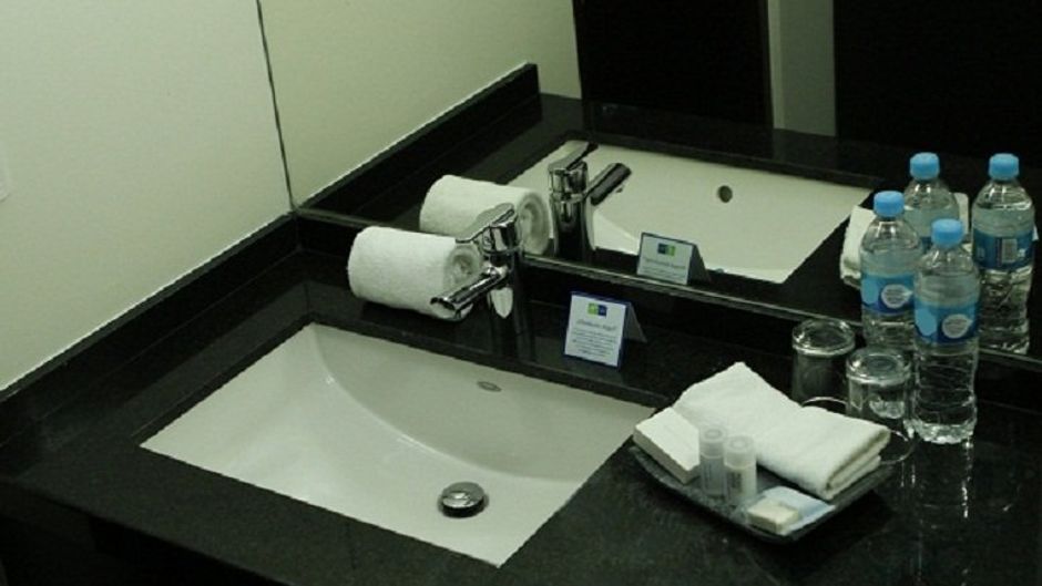 Holiday Inn Express Galerias Room