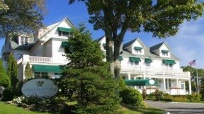 Spruce Point Inn Resort
