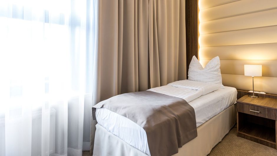 Elektor Hotel Room