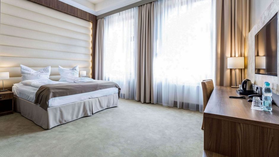 Elektor Hotel Room
