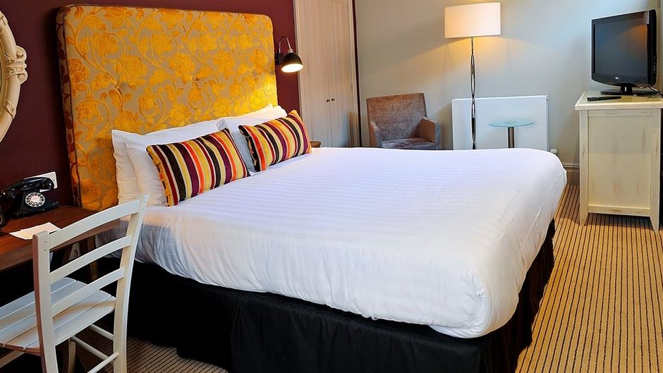 The Crown Manor House Hotel Room