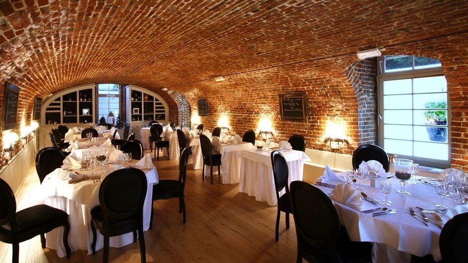 Hostellerie Chateau de la Motte-Fenelon Restaurant