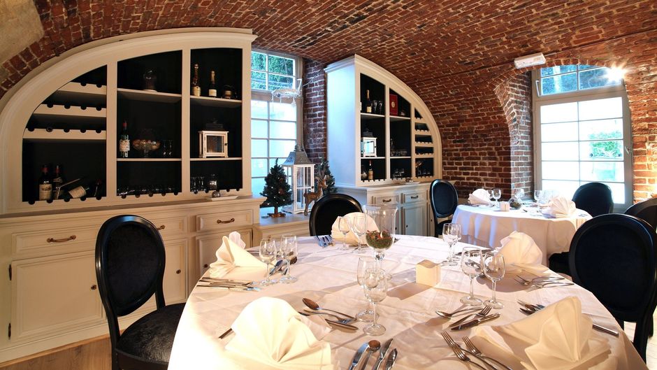 Hostellerie Chateau de la Motte-Fenelon Restaurant