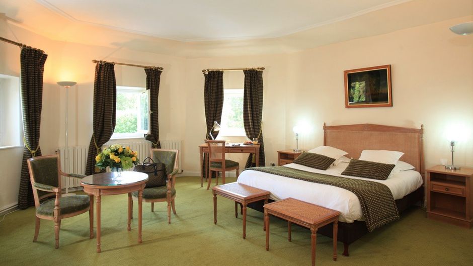 Hostellerie Chateau de la Motte-Fenelon Room