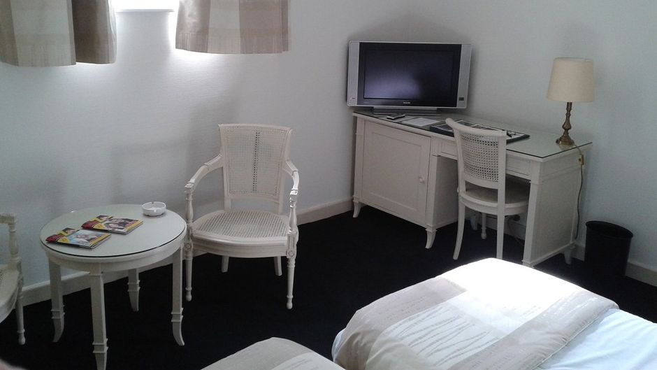 Hostellerie Chateau de la Motte-Fenelon Room