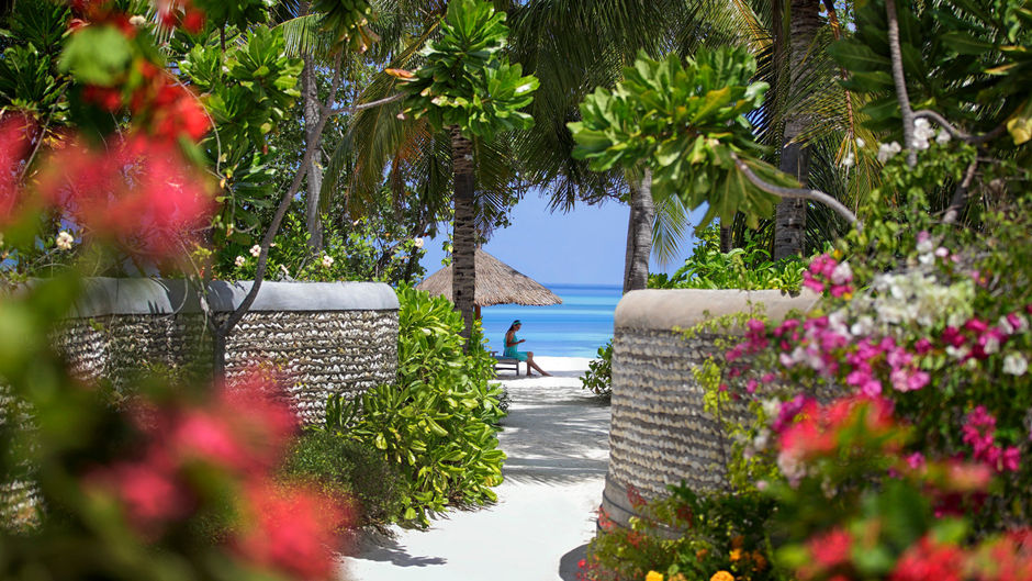 Four Seasons Resort at Kuda Huraa Exterior