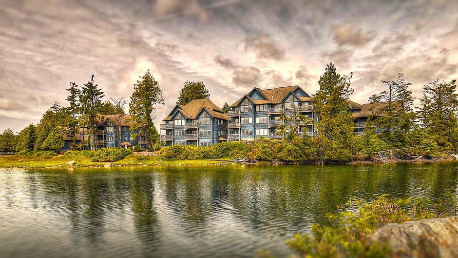 Waters Edge Resort at Pacific Rim Exterior