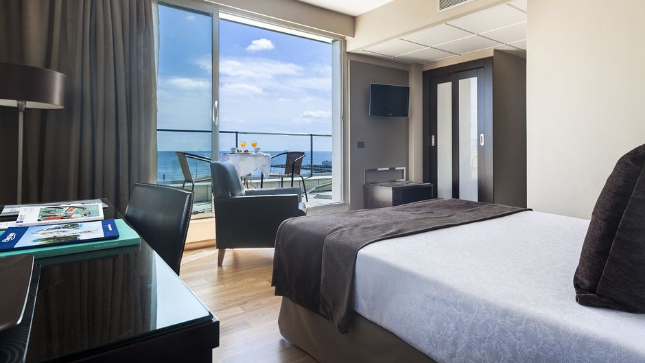Hotel Front Maritim Room