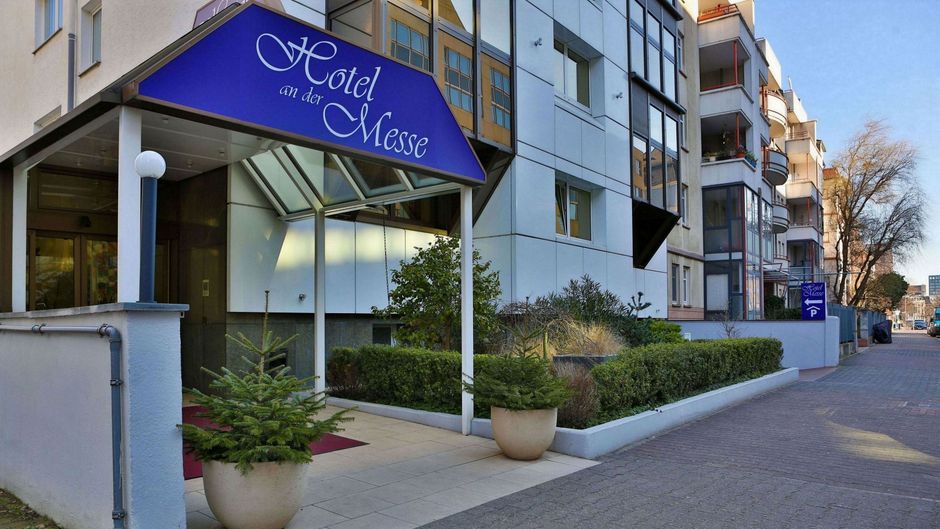 An der Messe Hotel Exterior