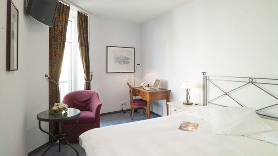 Hotel Montana Room
