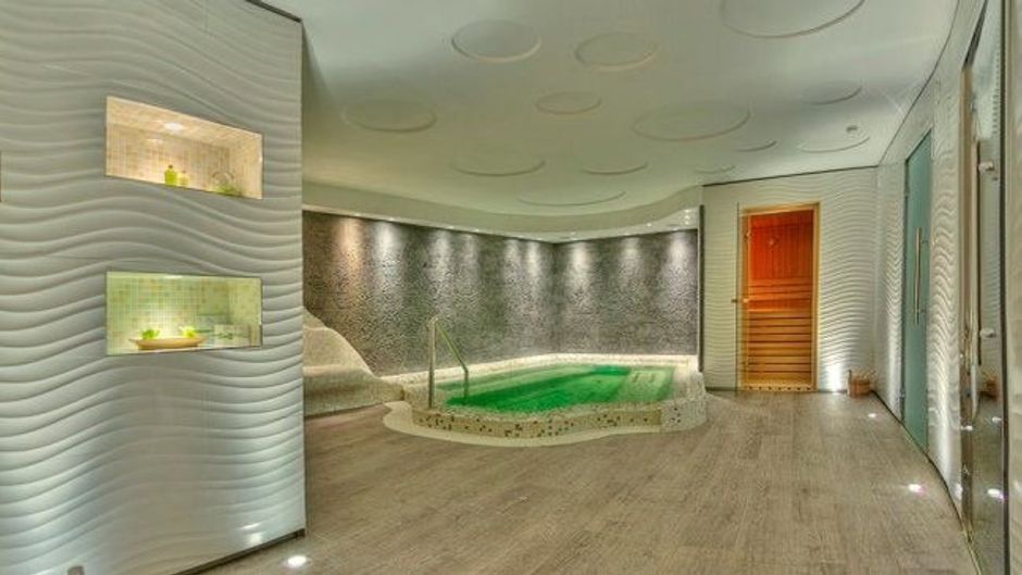 Moskva Hotel Pool