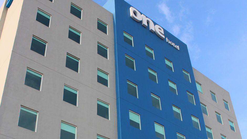 One Leon Poliforum Exterior