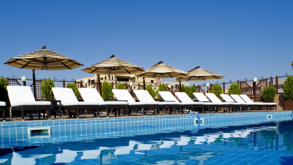 Grand Hotel Yerevan Pool