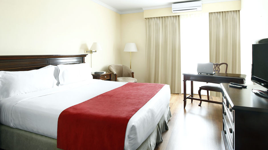 Cyan Americas Towers Hotel Room