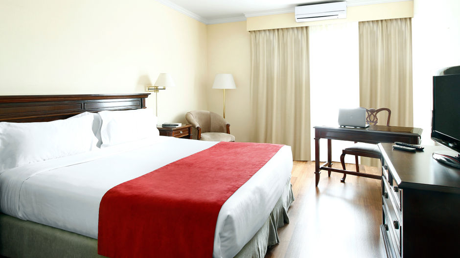 Cyan Americas Towers Hotel Room