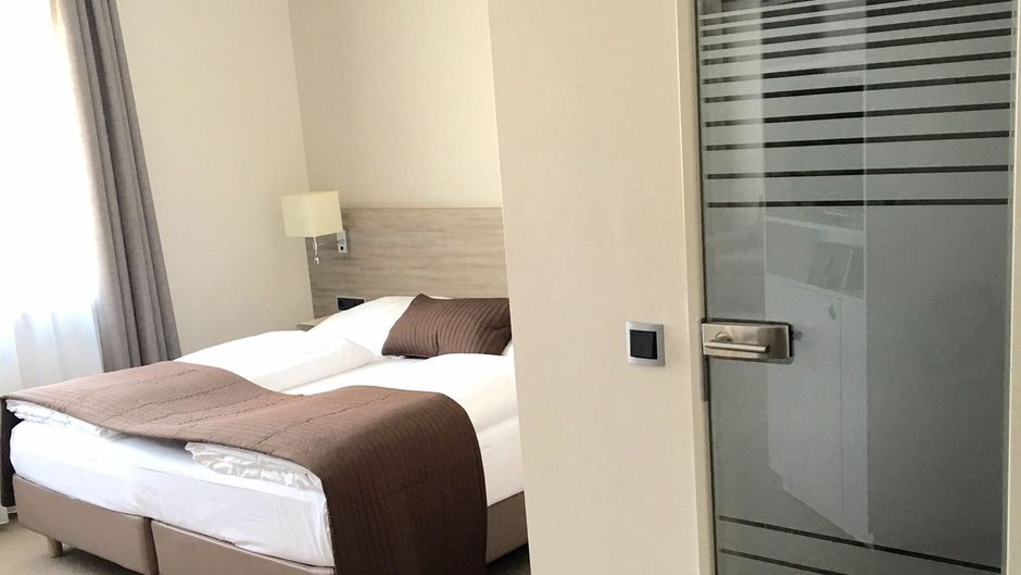 Hotel Schweizer Hof Room