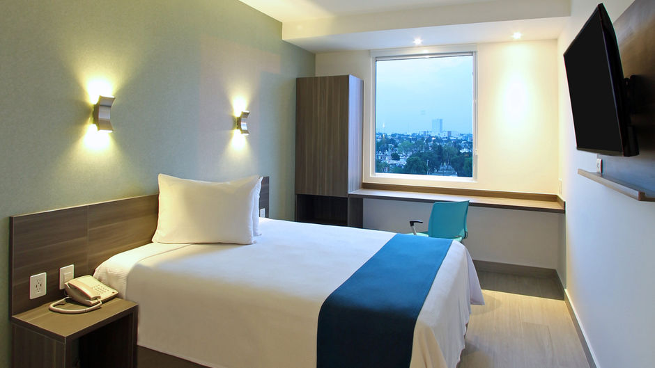One Cuautitlan Room