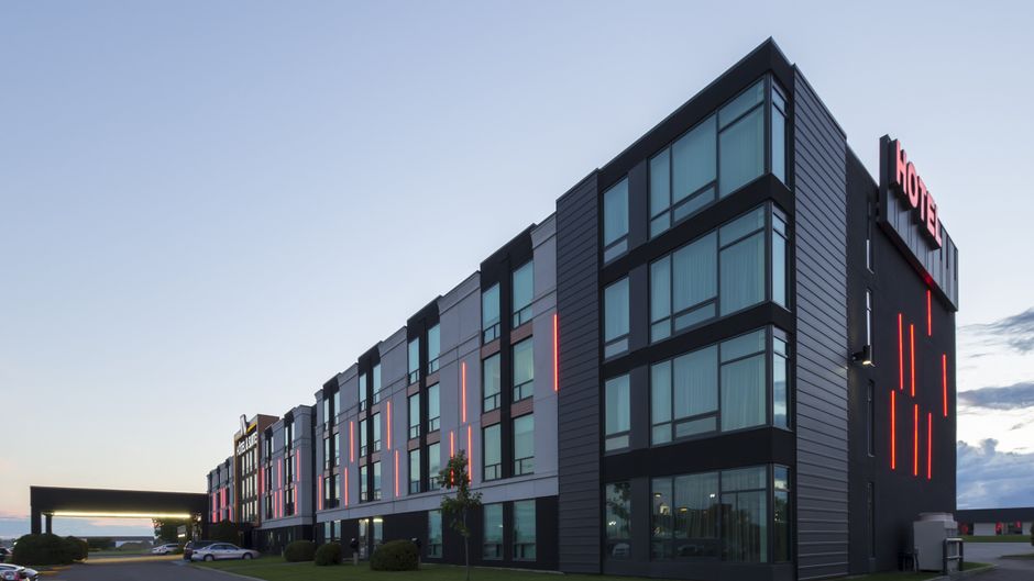 Hotel & Suites Normandin Exterior