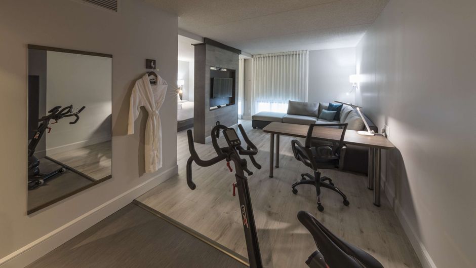 Hotel & Suites Normandin Room