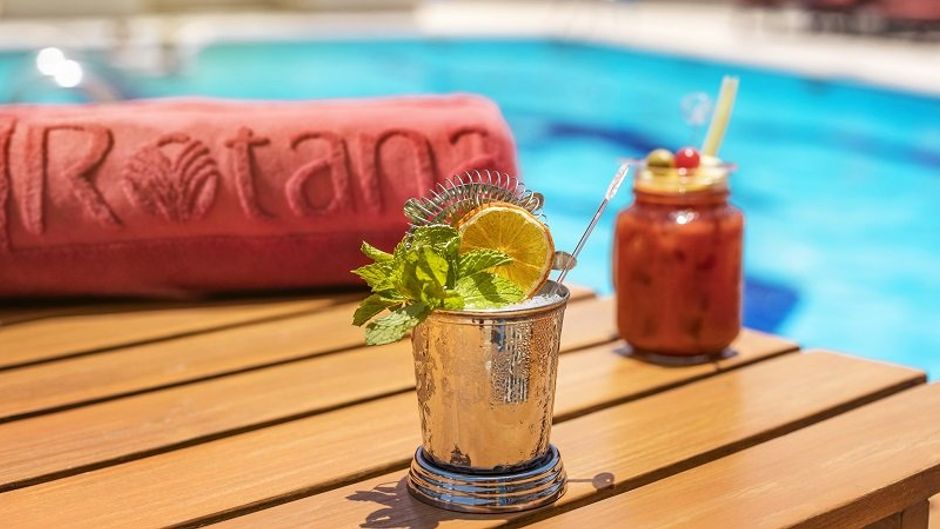 Jumeira Rotana Pool