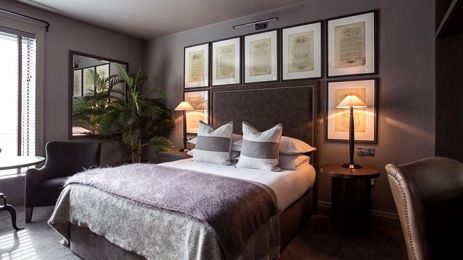 Dakota Leeds Room