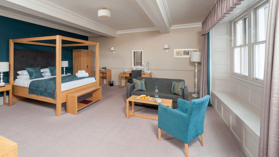 Golden Lion Hotel Room