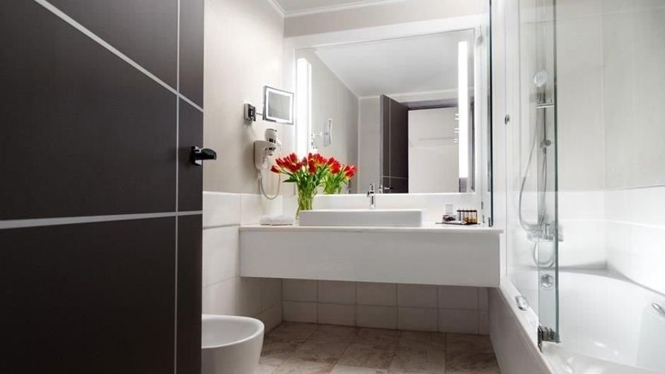 Holiday Suites Room