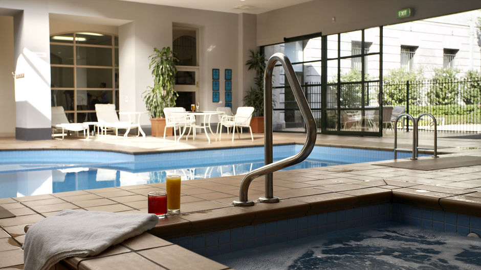 Quest Grand Hotel Melbourne Pool