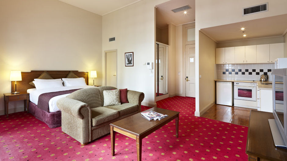 Quest Grand Hotel Melbourne Room