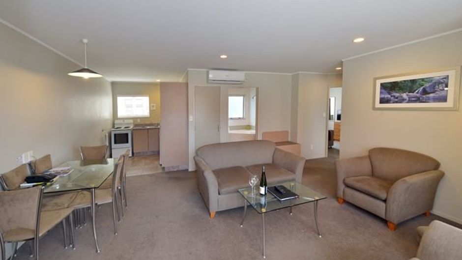 Brougham Heights Motel & Apartments Room