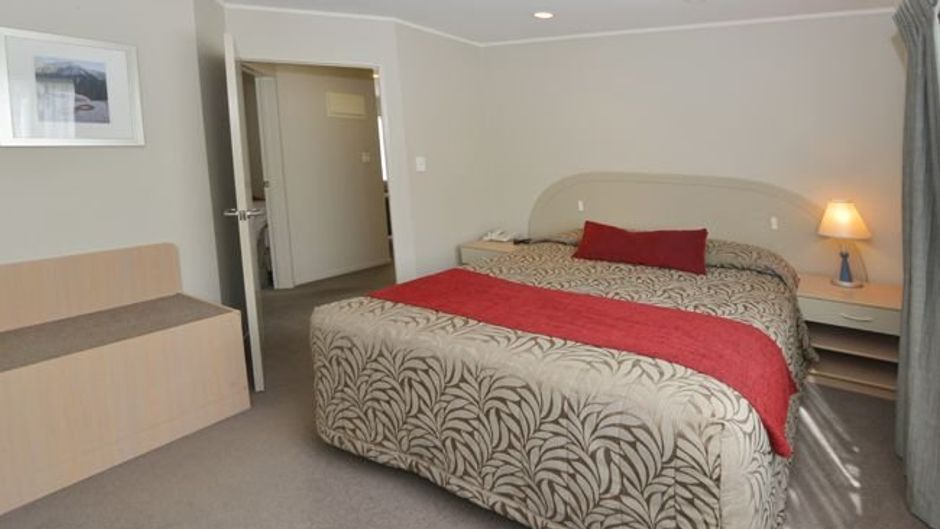 Brougham Heights Motel & Apartments Room