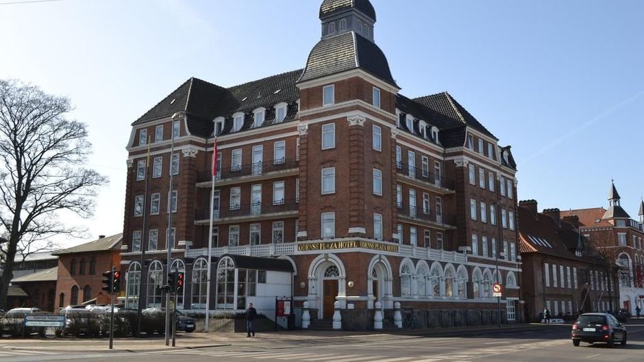 Hotel Plaza Exterior