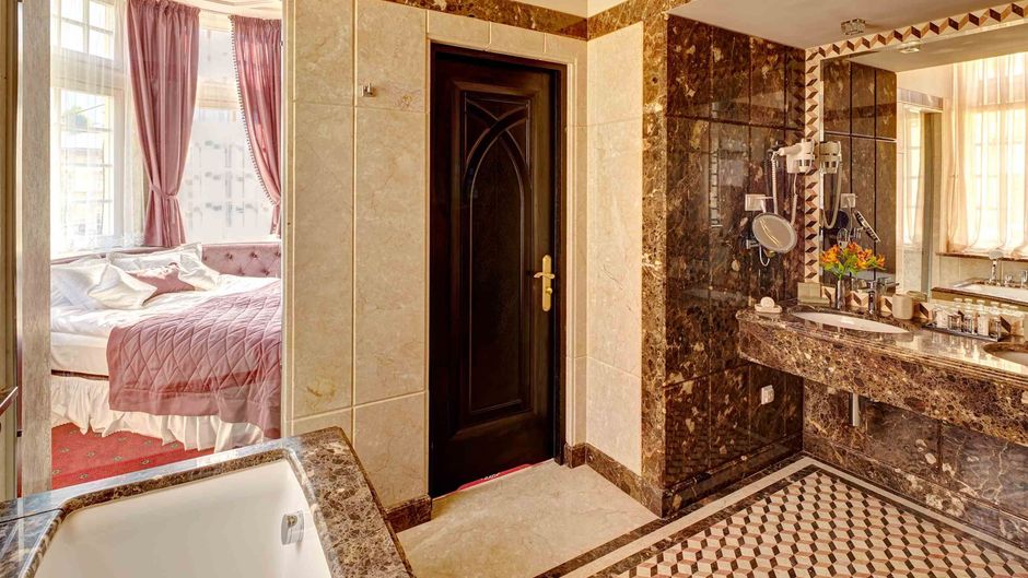 Atlas Deluxe Hotel, Lviv Room