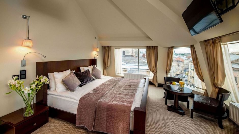 Astoria Hotel Room