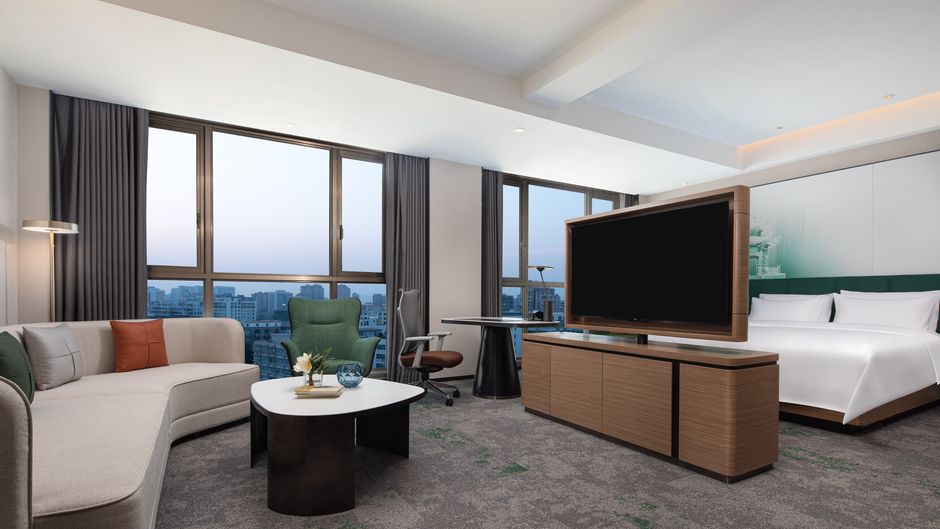Hampton Shantou Railway Station Room