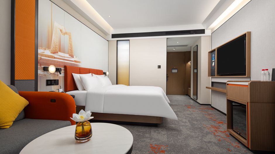 Hampton Shantou Railway Station Room