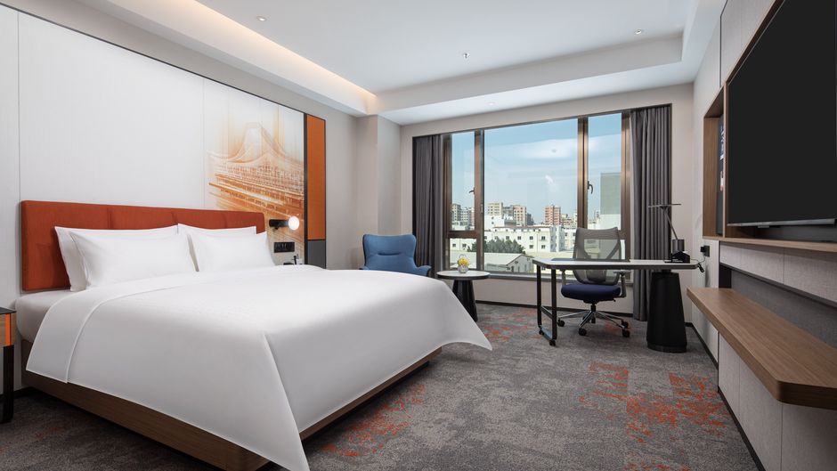 Hampton Shantou Railway Station Room