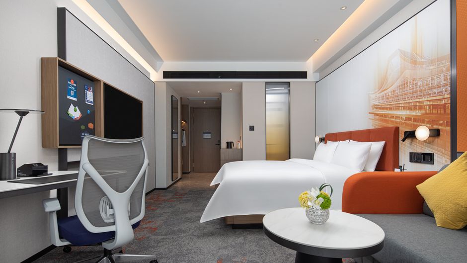 Hampton Shantou Railway Station Room