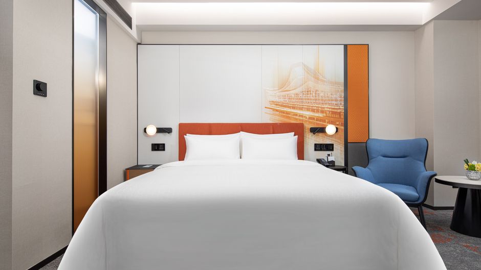 Hampton Shantou Railway Station Room