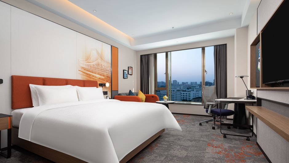 Hampton Shantou Railway Station Room