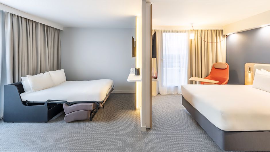 Holiday Inn Exp Poissy Room