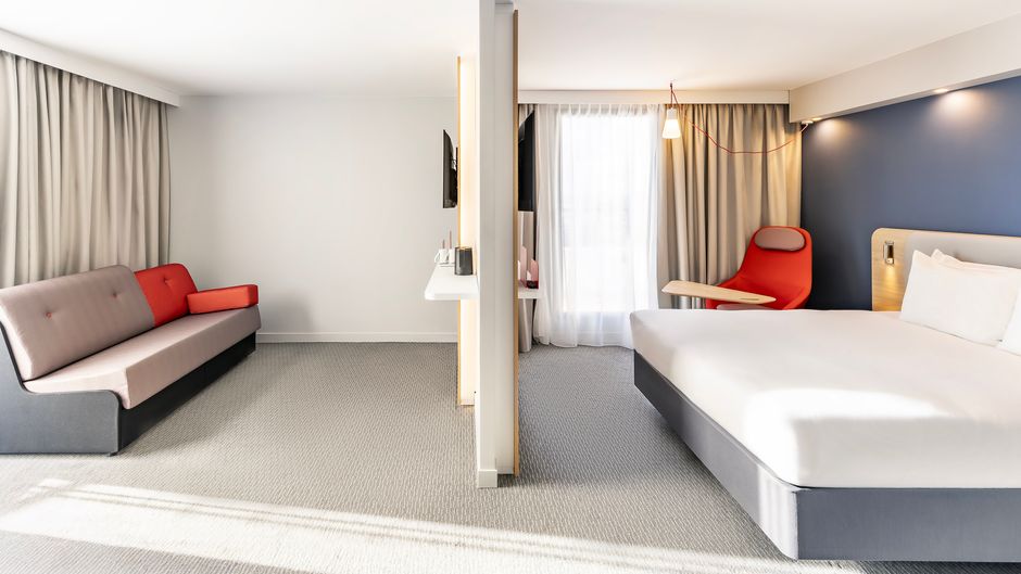Holiday Inn Exp Poissy Suite